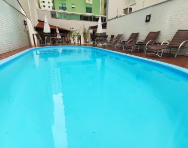 ALUGA-SE ANUAL APARTAMENTO MOBILIADO NO CENTRO DE BALNEÁRIO CAMBORIÚ/SC