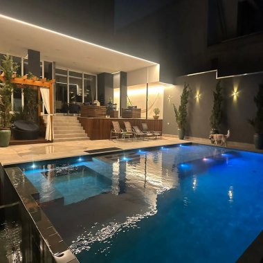 ALUGA-SE ANUAL LINDÍSSIMA CASA ALTO PADRÃO EM BALNEÁRIO CAMBORIÚ/SC