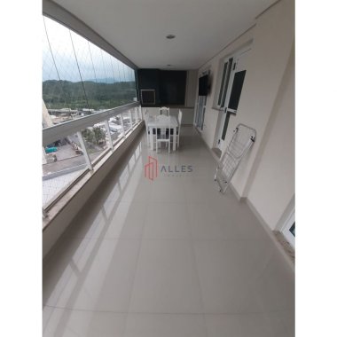 ALUGA-SE ANUAL APARTAMENTO NO CENTRO DE BALNEÁRIO CAMBORIÚ/SC